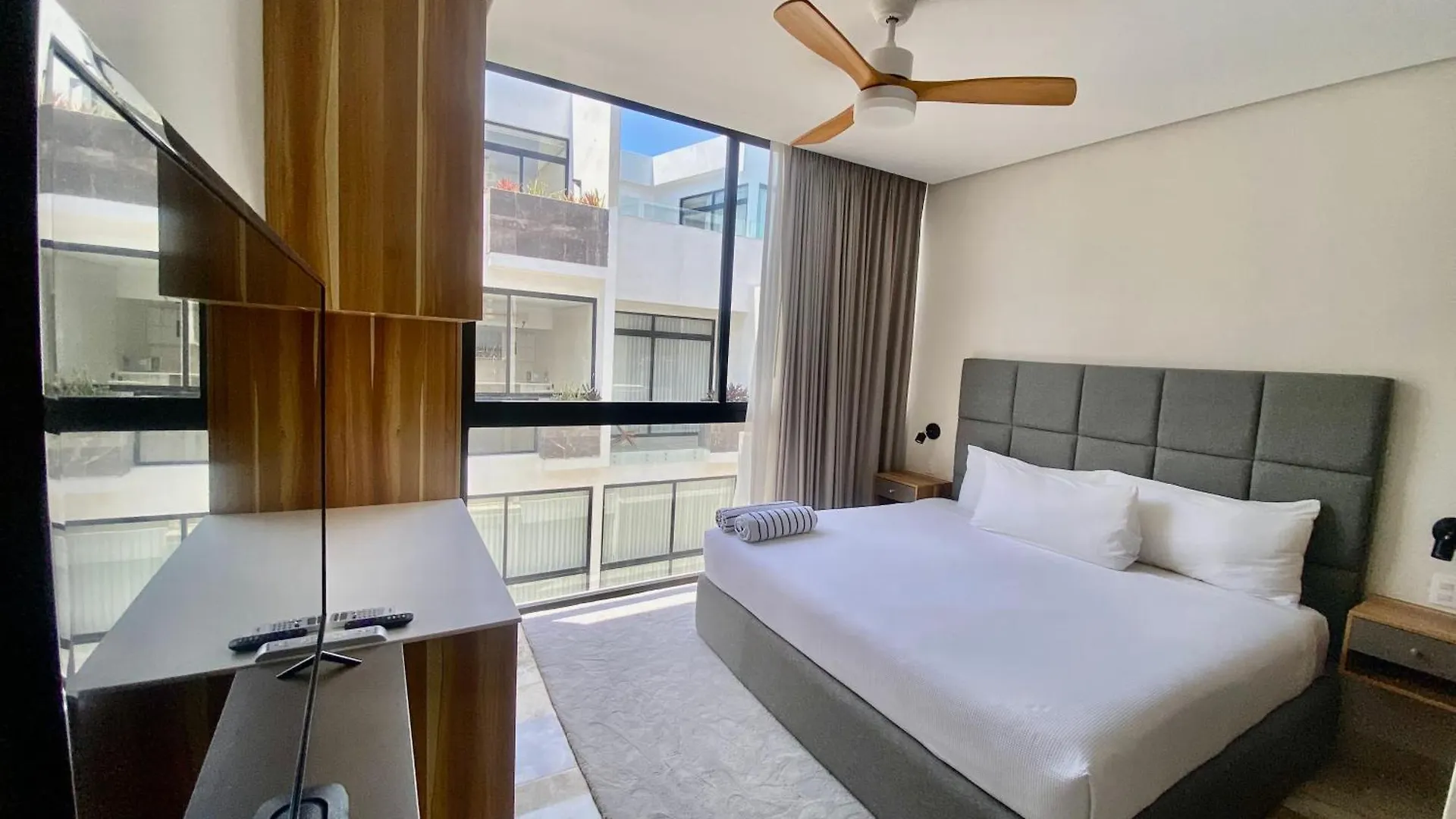アパート Oscar Wilde - Ph With Private Rooftop And Plunge Pool & Gym & Beach Club Access トゥルム
